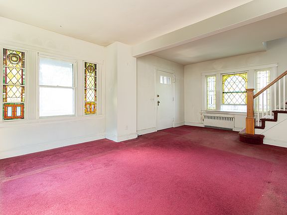 2nd image of 133 Lincoln Ave