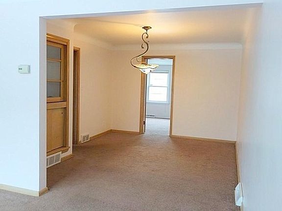4th image of 23350 Fairmount Blvd