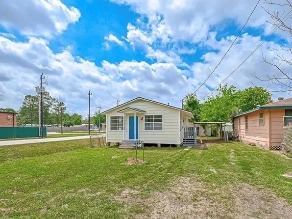 4222 Sevan St, Bacliff, TX 77518