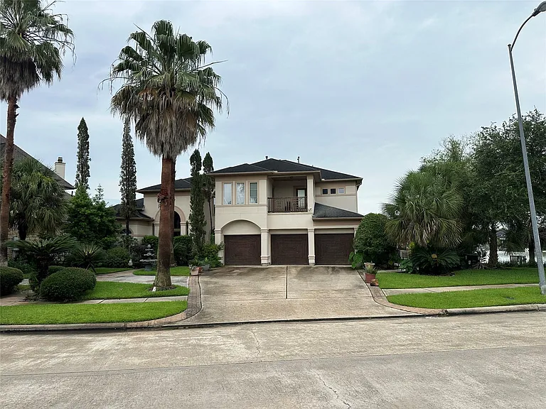 1731 Parklake Vlg — Photo 1