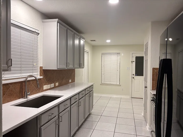 9006 Wildbird Ln — Photo 3
