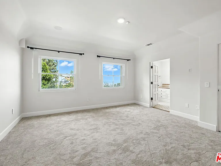 1675 N Woods Dr — Photo 58