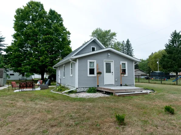 900 W Poplar Ave, Cameron, WI 54822