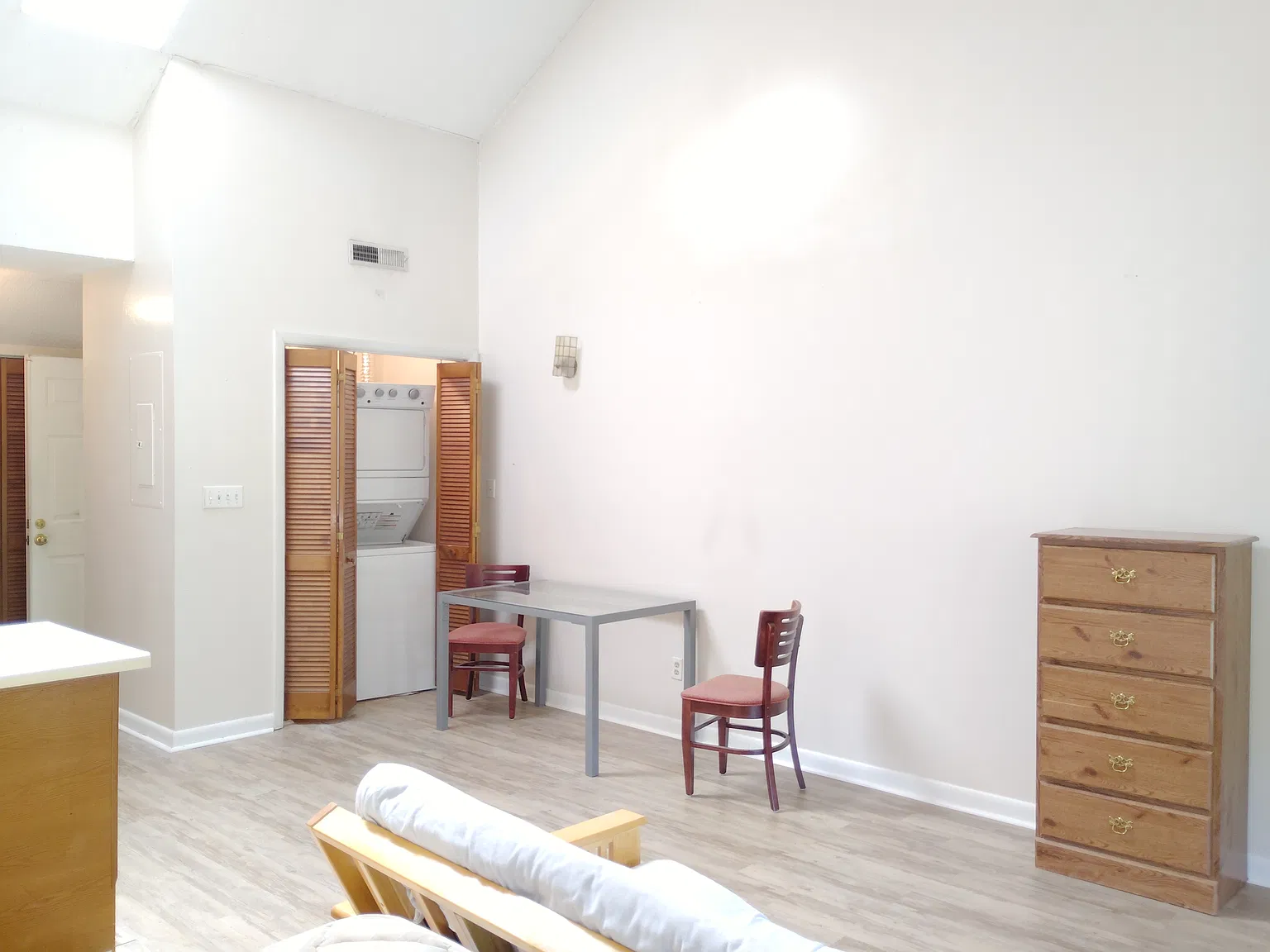 Studio, 600 sqft, $950 — Photo 3