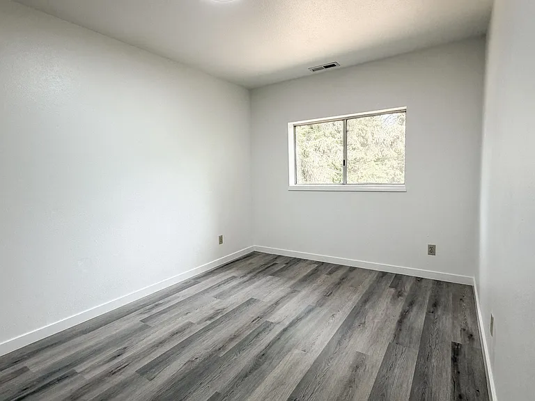 3510 NE Sunset Blvd #B — Photo 5