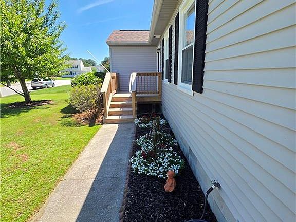 3rd image of 193 Lori Cir