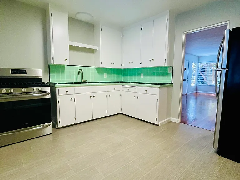 4518 Illinois St — Photo 4