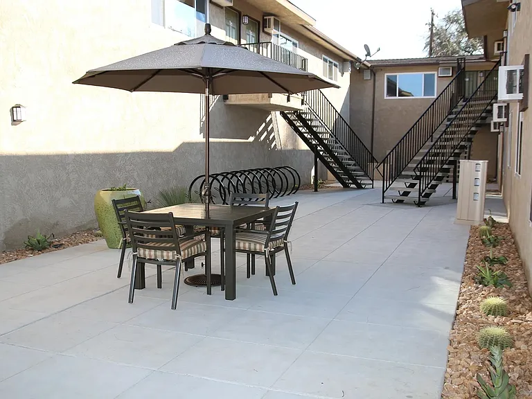 University Place — Photo 10