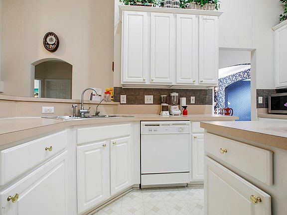 5th image of 9048 Spindletree Way