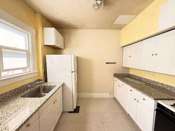 5th image of 442 8th St APT 6