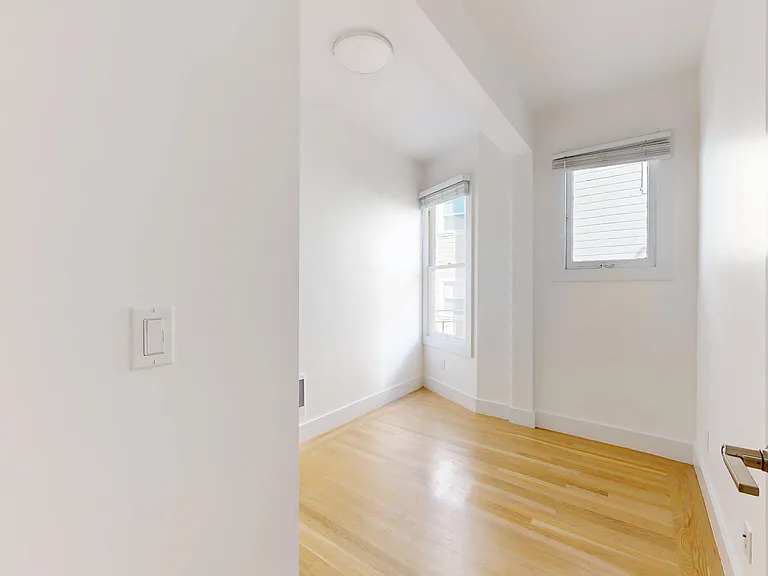 2942 Franklin St #9 — Photo 11