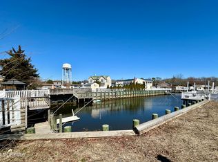 8 Betty Dr, Manahawkin, NJ 08050