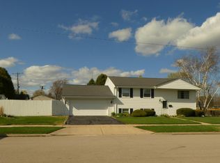 9500 Hulda Dr, Sturtevant, WI 53177