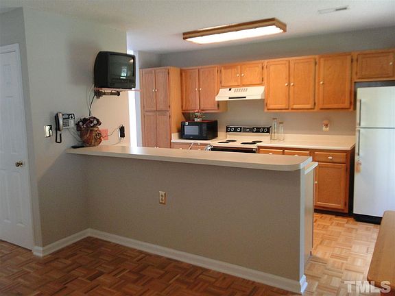 5th image of 506 Darby Glen Ln