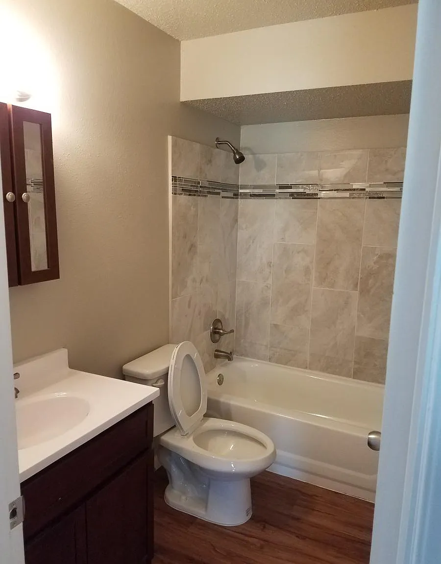 505 N Benton Ave — Photo 4