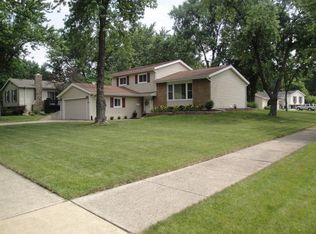 2285 Kingston Dr, Wheaton, IL 60189