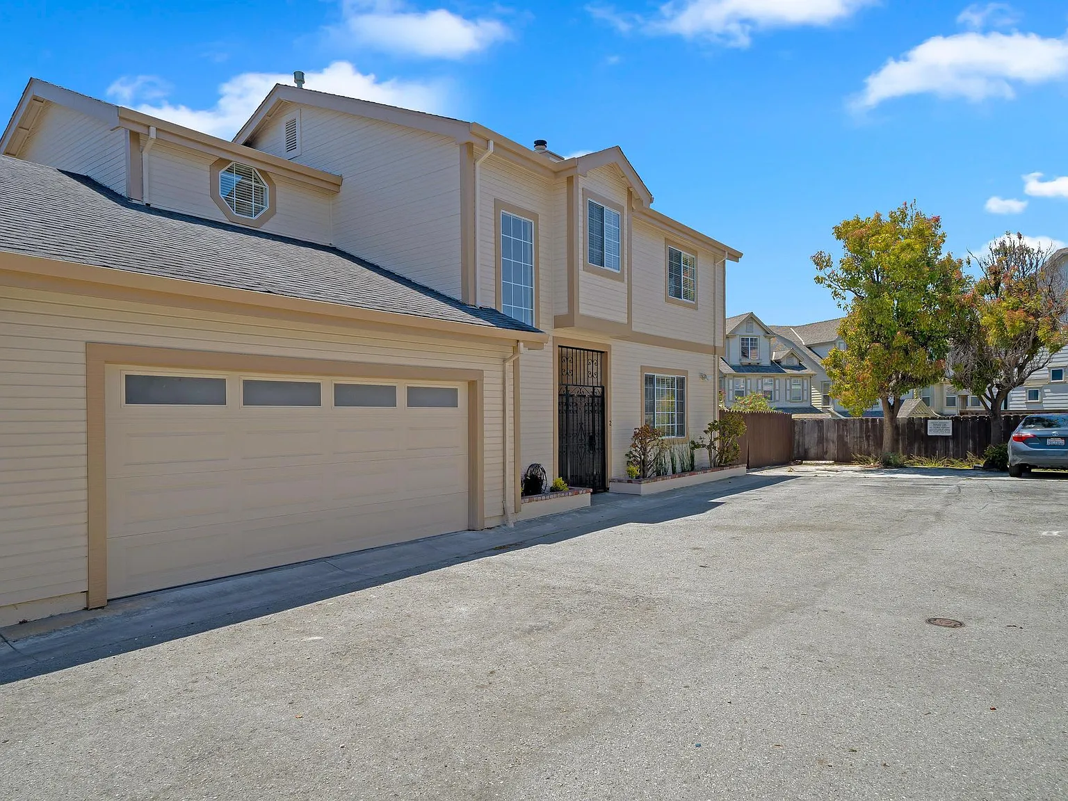 4 bed, 2.5 bath, 2850 sqft, $6,950 — Photo 4
