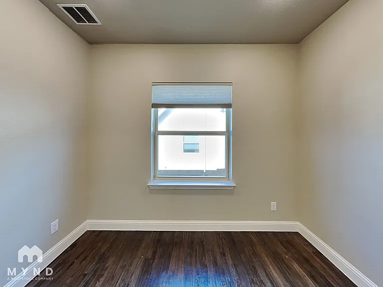 2805 Lindale Dr — Photo 12