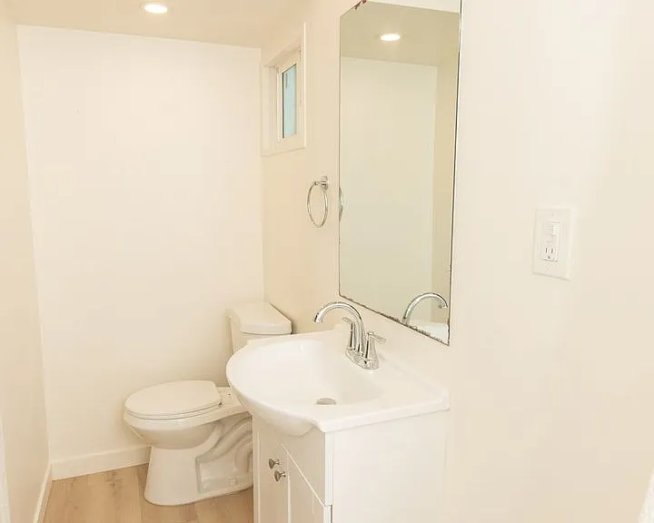 Charming 1-Bed/1-Bath Unit One Block From The Heart Of Barrio Logan! $1000 Deposit! — Photo 15