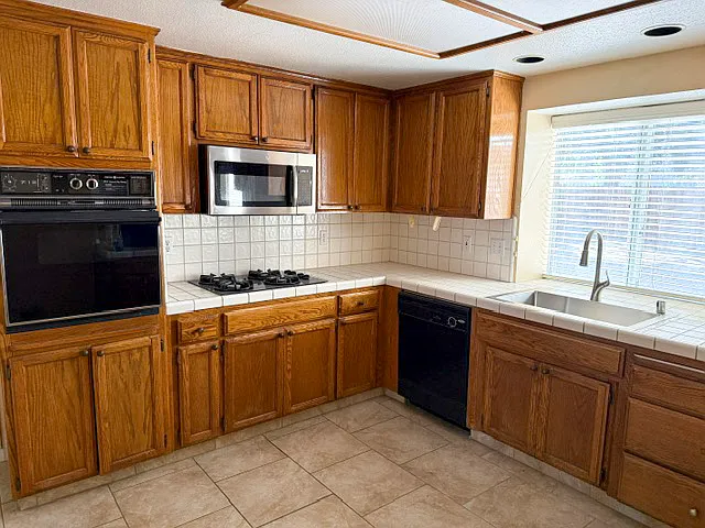 2394 Grapewood Ct — Photo 2