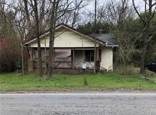 1508 Willow Rd, Hendersonville, NC 28739