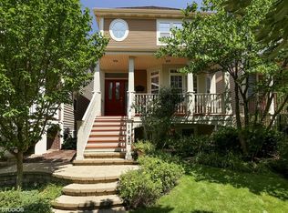 1620 W Rosehill Dr, Chicago, IL 60660