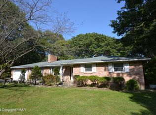 84 Crestwood Dr, Mount Pocono, PA 18344