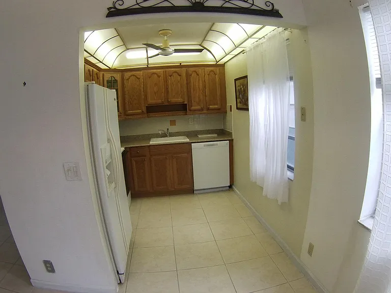 556 Capri Park #L — Photo 6