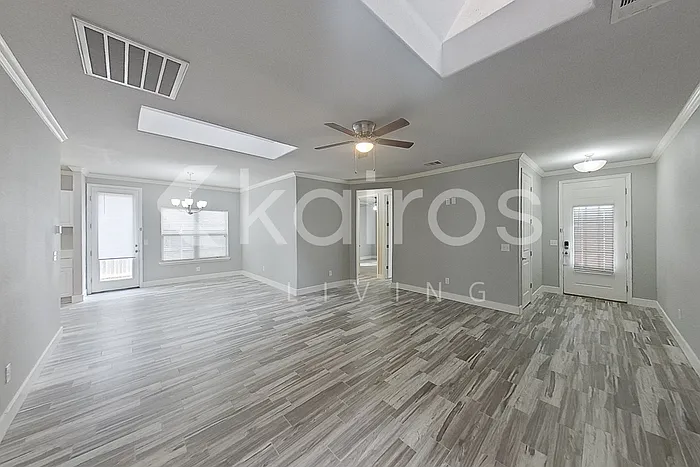 3 bed, 2.0 bath, 1755 sqft, $1,975 — Photo 3