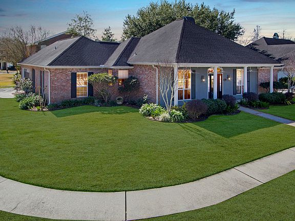 3rd image of 203 Saddlewood Cor