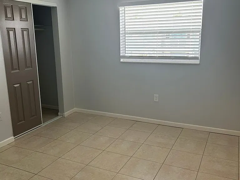 Manatee Bay Apartments — Photo 21