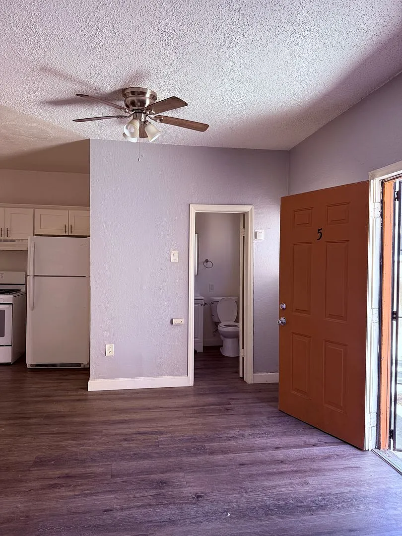 1033 Hoffman Ave in Long Beach — Photo 2