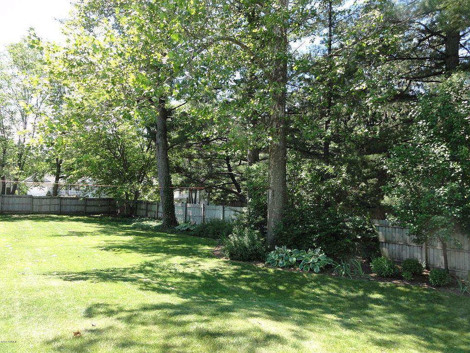 1st image of 1294 52nd St SE