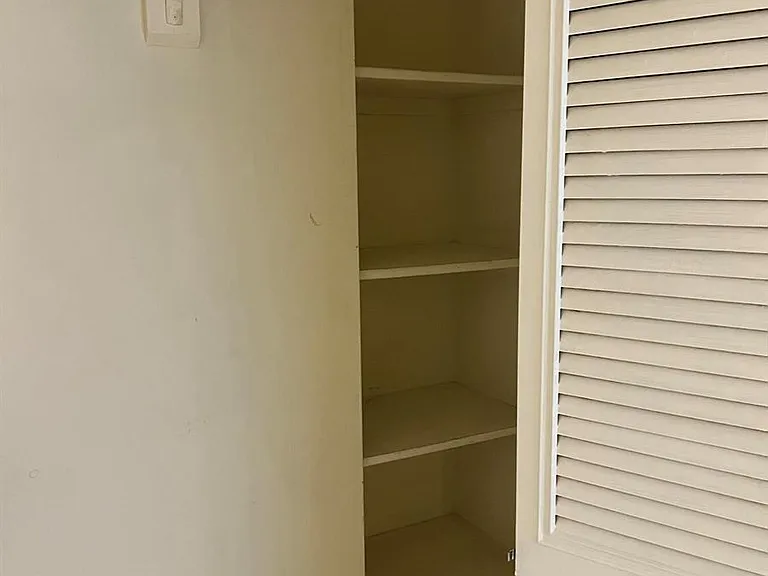 5220 Las Verdes Cir #101 — Photo 22