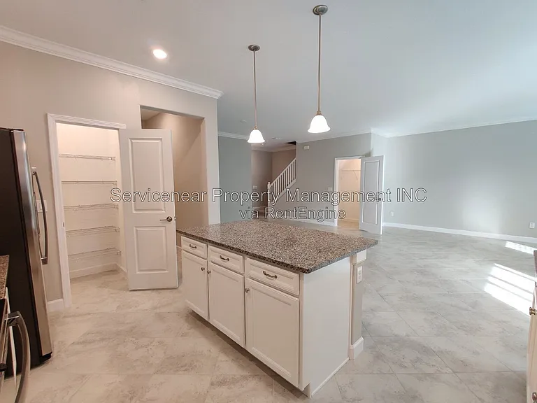 1618 Roseville St — Photo 7