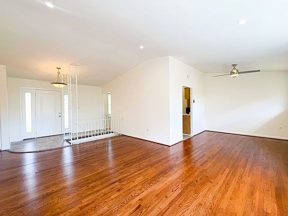 3rd image of 6631 Auburn Ave #1