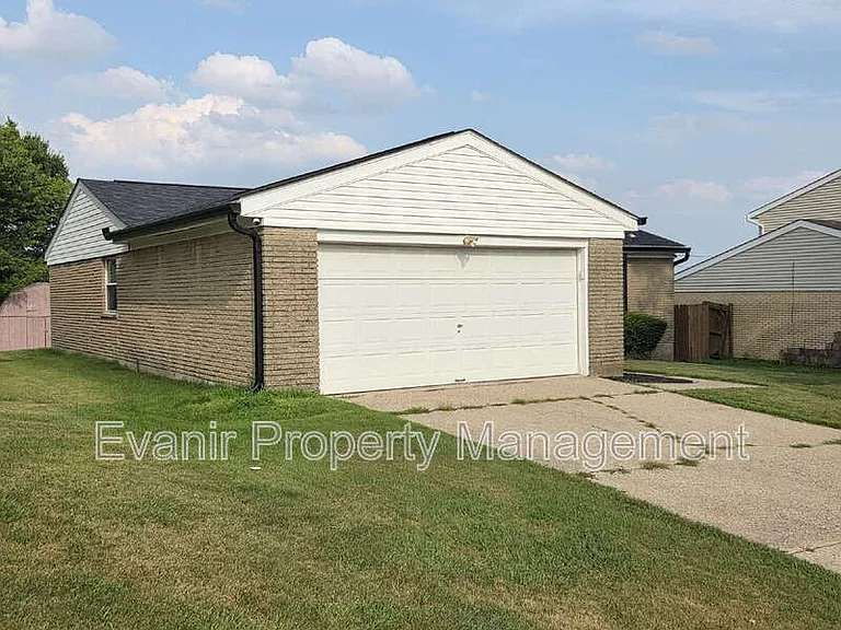 11884 Hamden Dr — Photo 25