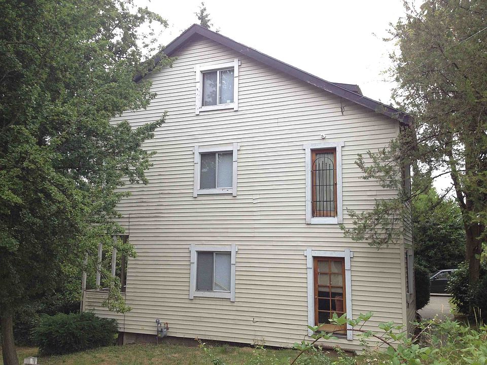 2nd image of 1204 NE 104th St