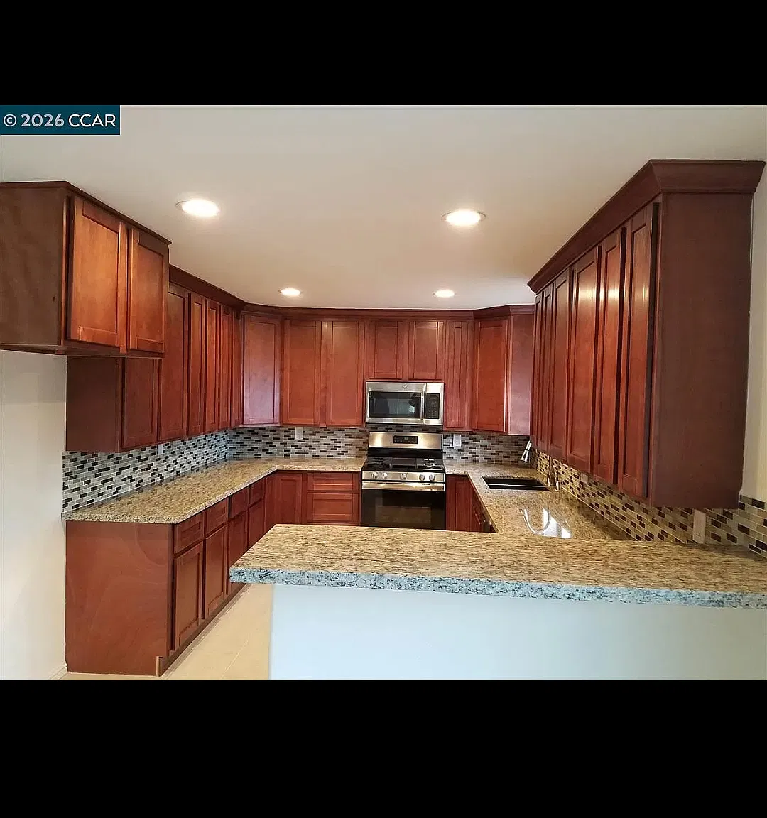 10 bed, 3600 sqft, $8,500 — Photo 3
