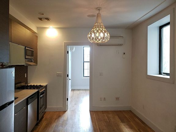 3rd image of 336 Chauncey St APT 2D