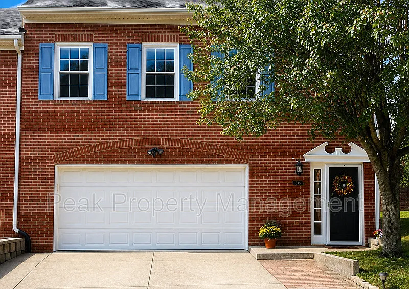 216 Wyndom Ct