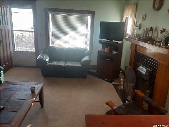 2nd image of 208 Main St