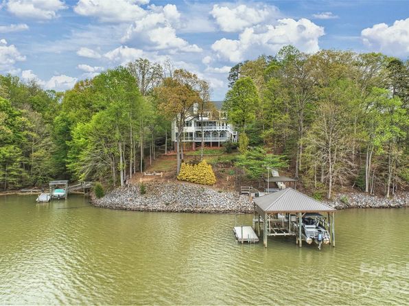 272 Harbor Ridge Dr, Statesville, NC 28677