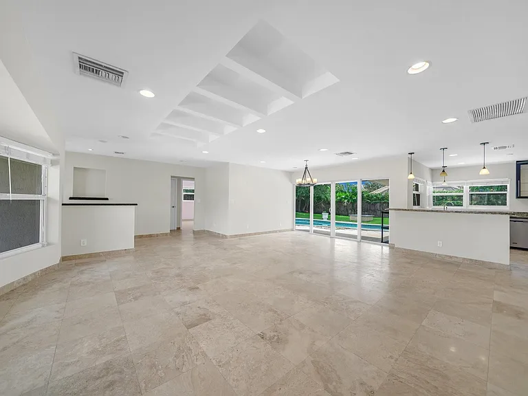 4021 Bayview Dr — Photo 11