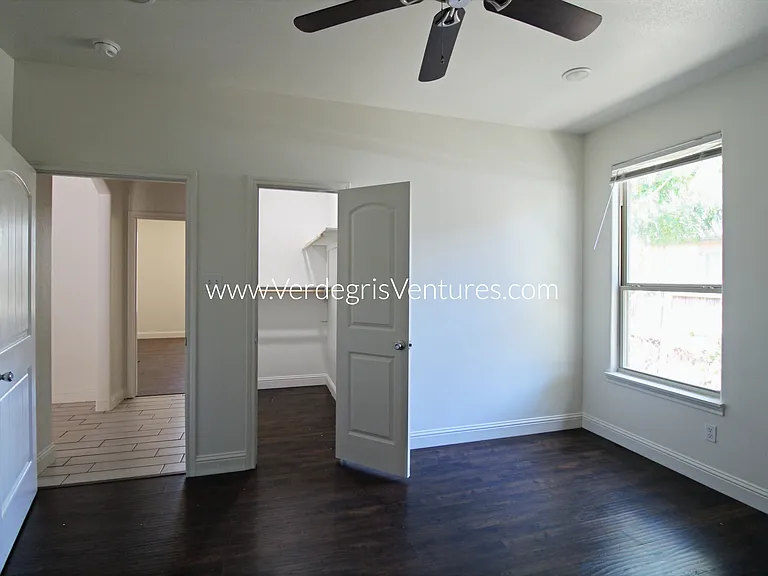 209 E Barron Ave — Photo 10