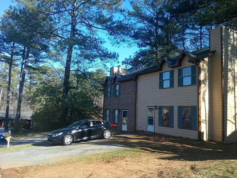 109 Jennifer Ln SW — Photo 1
