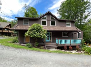 99 Fall Ln, Union Dale, PA 18470