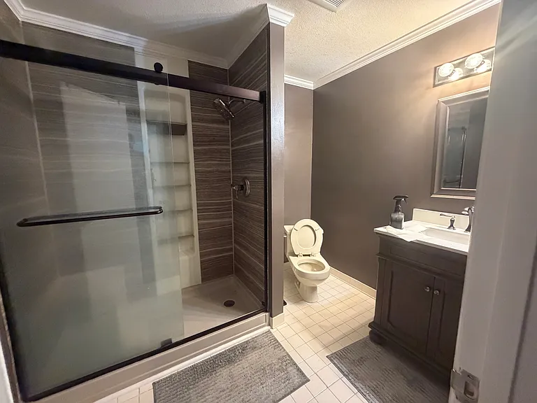 2405 Whitechapel Dr — Photo 10