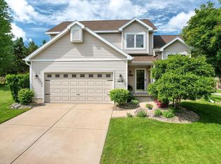1318 Wayridge Dr, Madison, WI 53704