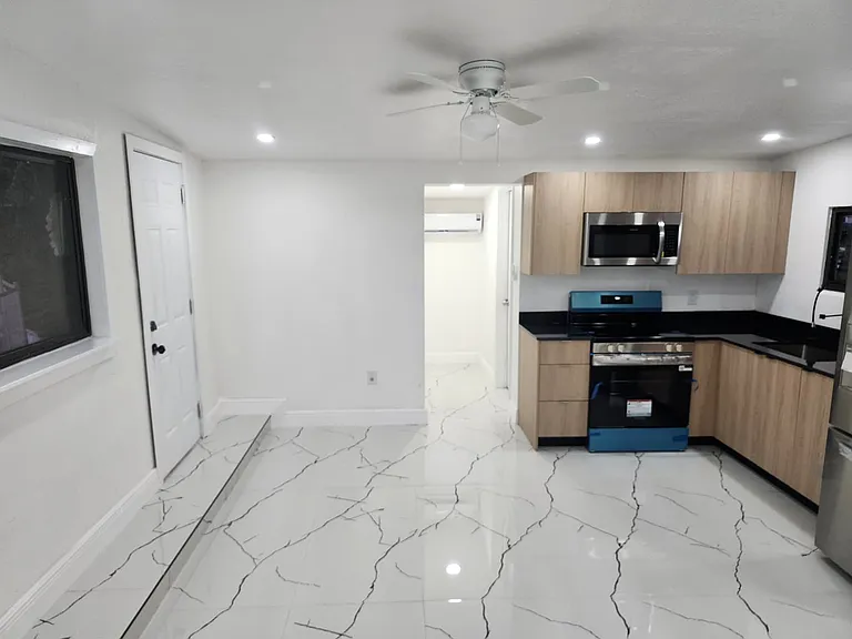7111 SW 11th St — Photo 5